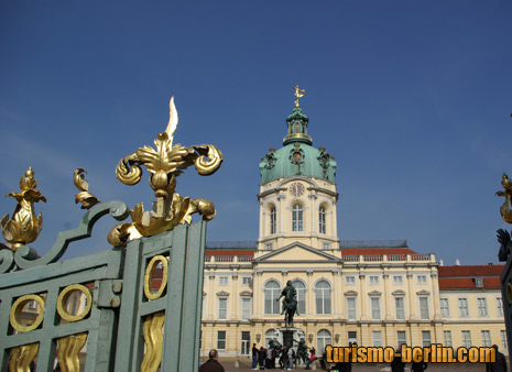 Entrada al Palacio de Charlottenburg (Schloss Charlottenburg)