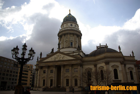 Gendarmenmark, La Deutscher Dom