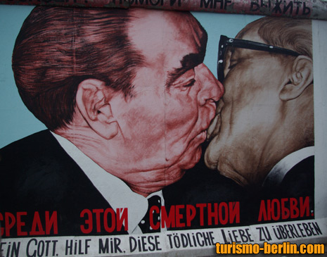 Pintura del muro de Berlín (Beso)